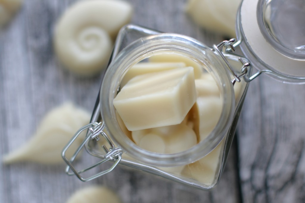 An easy lotion bar recipe that induces overall calming and stress-free feelings. Plus, a giveaway to win the essentail oils used in this recipe.