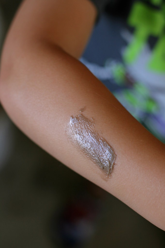 Swelling associated with mosquito bites are never fun. Treating mosquito bites with a clay paste helps draw the toxins out and soothes the bite. It's kid-approved!