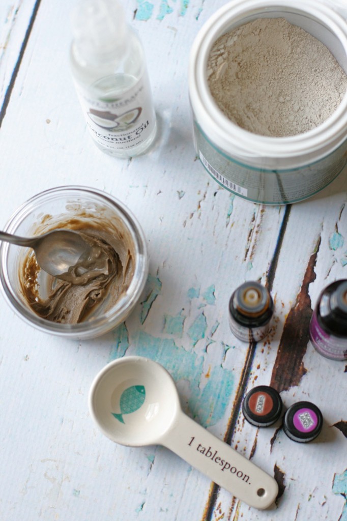 Swelling associated with mosquito bites are never fun. Treating mosquito bites with a clay paste helps draw the toxins out and soothes the bite. It's kid-approved!