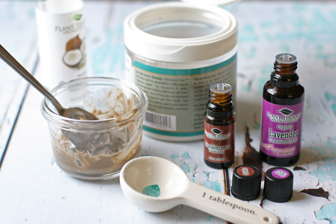 Mosquito Bite Tips + Treating Mosquito Bites with Clay Paste (Video Tutorial)