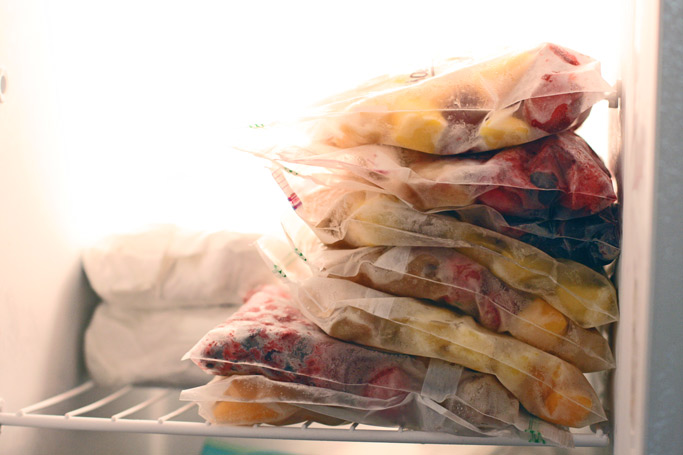 Turn Mish-Mashed Bags of Frozen Fruit into Usable Easy Smoothie Packs!